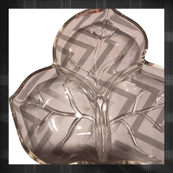 Clear Glass Decorative Leaf Dish - Picture 3 of 6